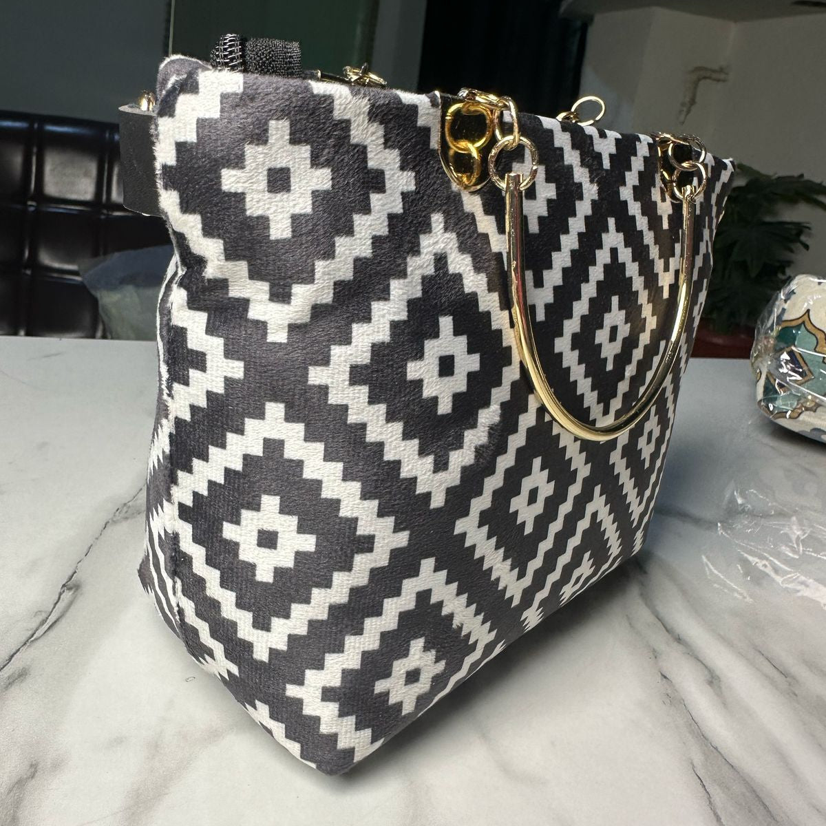 Trendy Geometric Pattern Handbag